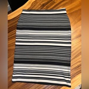 Elegant Striped Pencil Skirt in Black and White